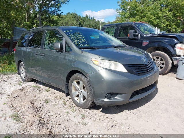 12680976 :رقم المزاد ، 5TDZK3DC1DS325654 vin ، 2013 Toyota Sienna V6 7 Passenger مزاد بيع