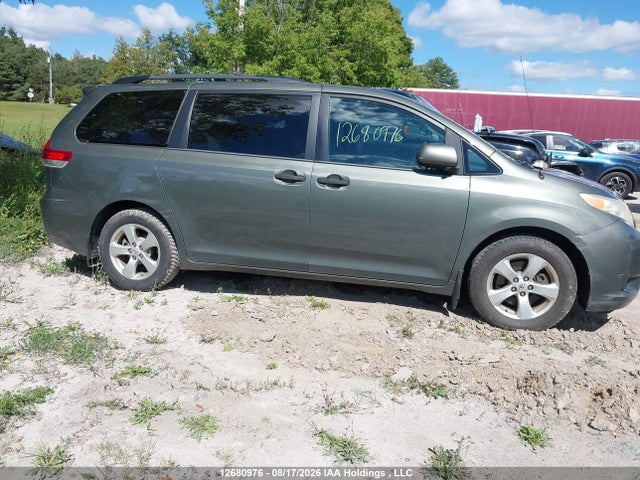 12680976 :رقم المزاد ، 5TDZK3DC1DS325654 vin ، 2013 Toyota Sienna V6 7 Passenger مزاد بيع