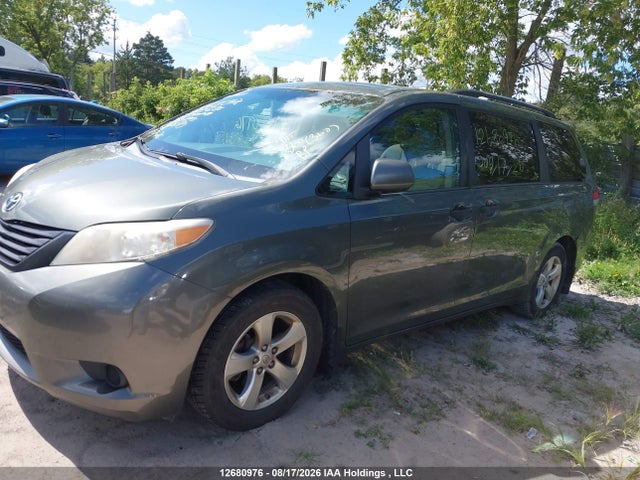 12680976 :رقم المزاد ، 5TDZK3DC1DS325654 vin ، 2013 Toyota Sienna V6 7 Passenger مزاد بيع