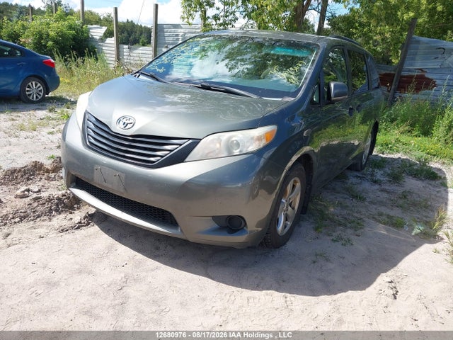 12680976 :رقم المزاد ، 5TDZK3DC1DS325654 vin ، 2013 Toyota Sienna V6 7 Passenger مزاد بيع