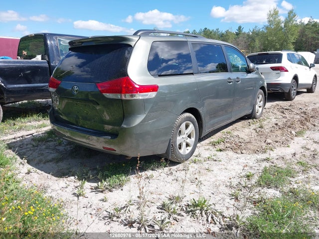 12680976 :رقم المزاد ، 5TDZK3DC1DS325654 vin ، 2013 Toyota Sienna V6 7 Passenger مزاد بيع