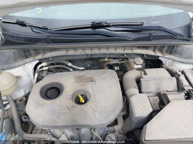 KM8J23A47HU450410 Hyundai TUCSON SE