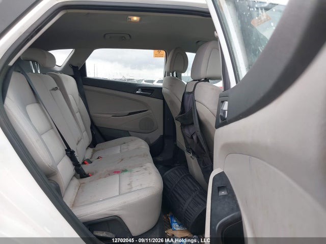 KM8J23A47HU450410 Hyundai TUCSON SE