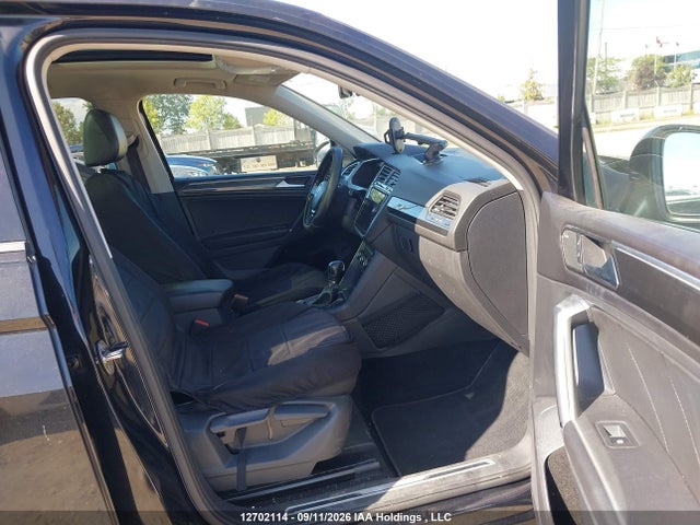 Продаж на аукціоні авто 2018 Volkswagen Tiguan Highline, vin: 3VV4B7AX6JM098936, номер лоту: 12702114