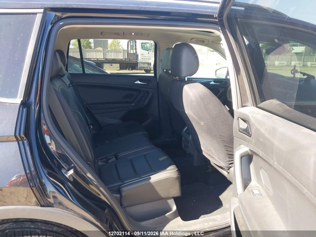 Продаж на аукціоні авто 2018 Volkswagen Tiguan Highline, vin: 3VV4B7AX6JM098936, номер лоту: 12702114
