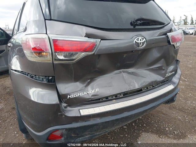12702159 :رقم المزاد ، 5TDJKRFH1FS156103 vin ، 2015 Toyota Highlander Xle مزاد بيع
