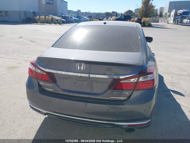Honda Accord Touring 2017 1HGCR2F08HA807475 Image 17