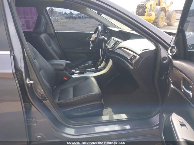 Honda Accord Touring 2017 1HGCR2F08HA807475 Image 5