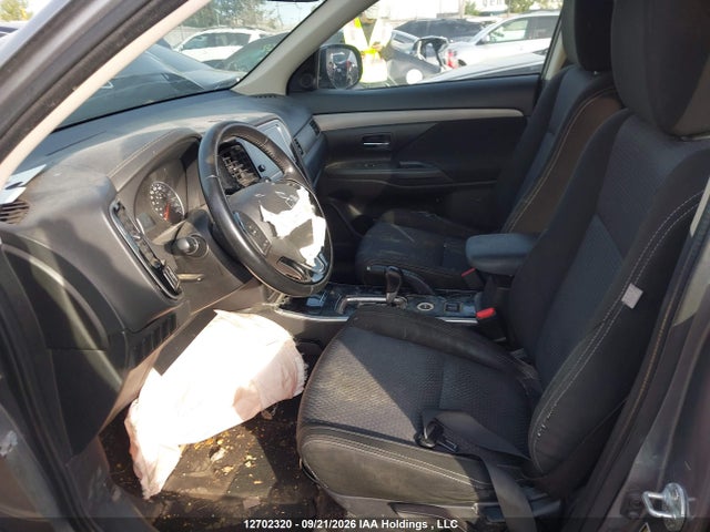 Продаж на аукціоні авто 2018 Mitsubishi Outlander Es, vin: JA4AZ2A32JZ602548, номер лоту: 12702320