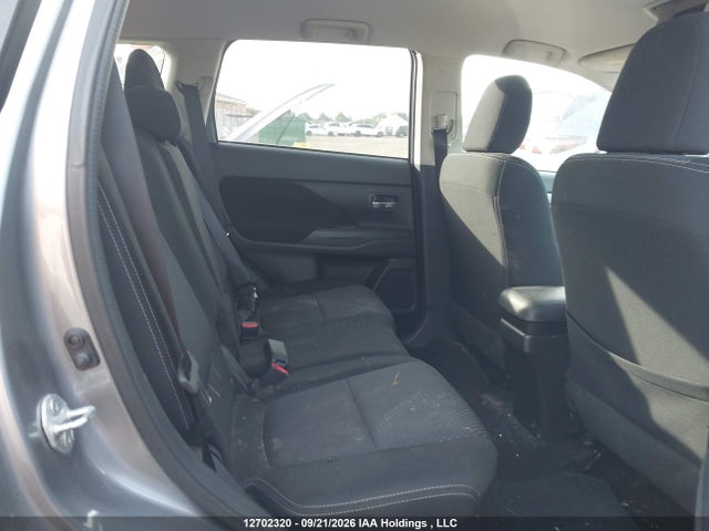 Продаж на аукціоні авто 2018 Mitsubishi Outlander Es, vin: JA4AZ2A32JZ602548, номер лоту: 12702320