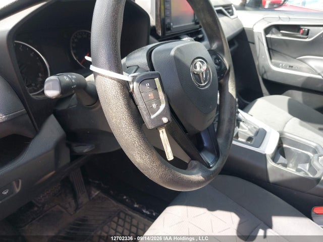 2020 Toyota Rav4 Le მანქანა იყიდება აუქციონზე, vin: 2T3B1RFV4LC104425, აუქციონის ნომერი: 12702336