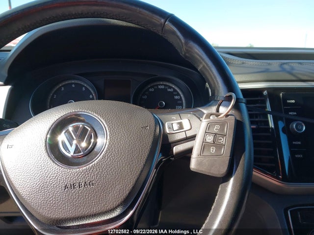 12702582 :رقم المزاد ، 1V2RR2CA0JC565926 vin ، 2018 Volkswagen Atlas مزاد بيع