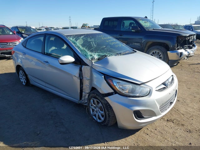2013 Hyundai Accent Gls/gs მანქანა იყიდება აუქციონზე, vin: KMHCT4AE7DU352332, აუქციონის ნომერი: 12702601