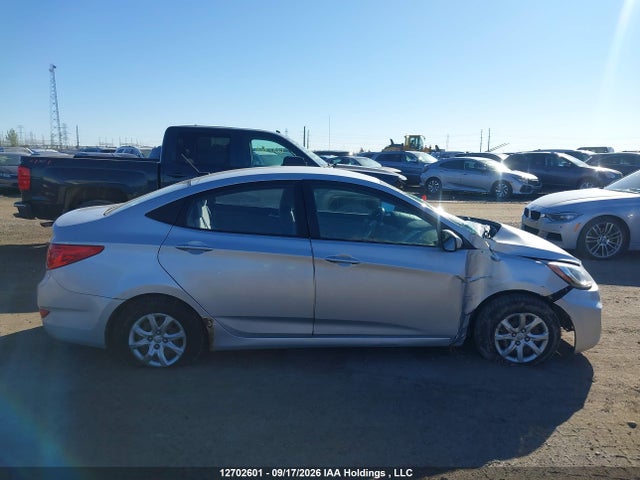 2013 Hyundai Accent Gls/gs მანქანა იყიდება აუქციონზე, vin: KMHCT4AE7DU352332, აუქციონის ნომერი: 12702601