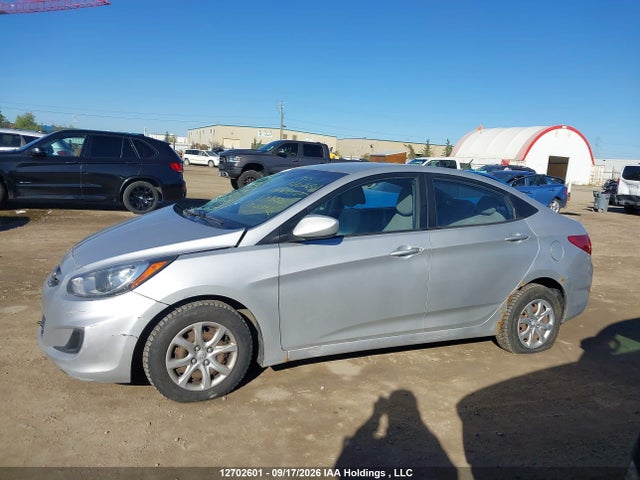 2013 Hyundai Accent Gls/gs მანქანა იყიდება აუქციონზე, vin: KMHCT4AE7DU352332, აუქციონის ნომერი: 12702601