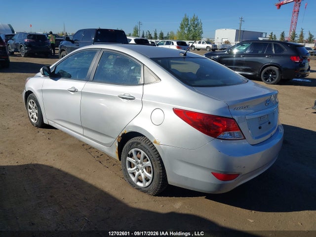 2013 Hyundai Accent Gls/gs მანქანა იყიდება აუქციონზე, vin: KMHCT4AE7DU352332, აუქციონის ნომერი: 12702601
