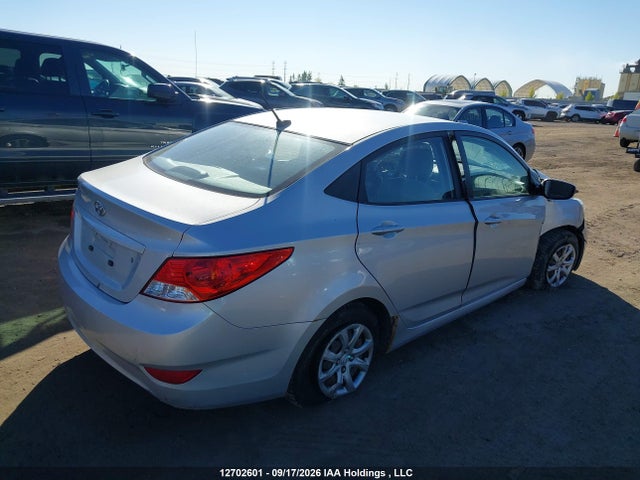 2013 Hyundai Accent Gls/gs მანქანა იყიდება აუქციონზე, vin: KMHCT4AE7DU352332, აუქციონის ნომერი: 12702601