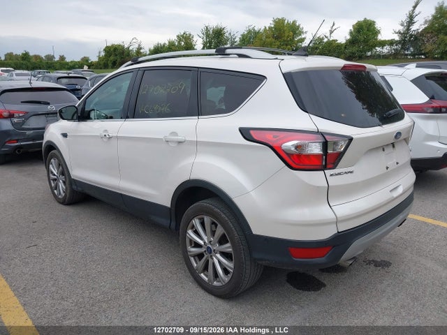 1FMCU9J91JUC64076 Ford Escape Titanium