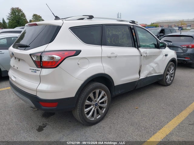1FMCU9J91JUC64076 Ford Escape Titanium