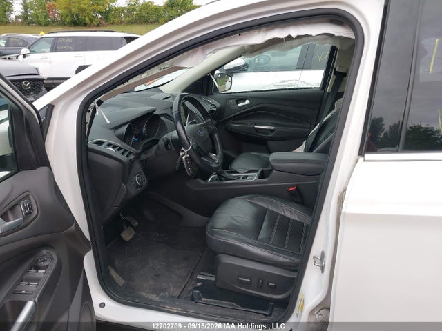 1FMCU9J91JUC64076 Ford Escape Titanium