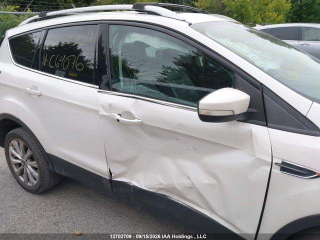 1FMCU9J91JUC64076 Ford Escape Titanium