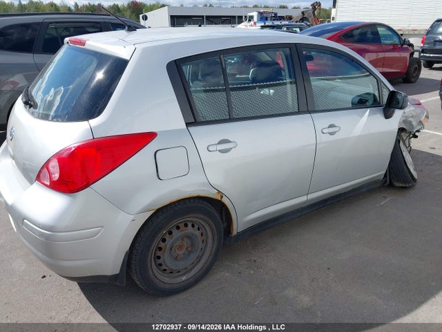 12702937 :رقم المزاد ، 3N1BC1CP7AL391119 vin ، 2010 Nissan Versa 1.8s مزاد بيع