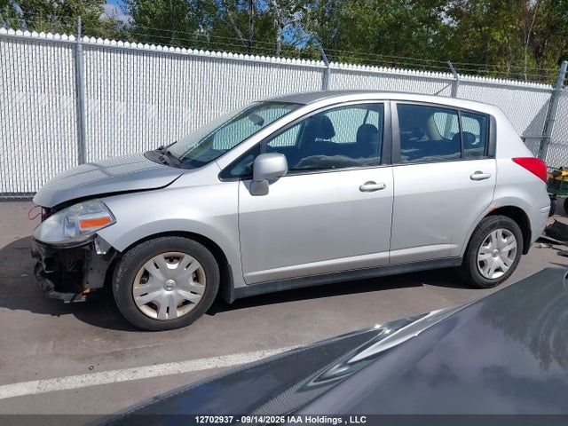 12702937 :رقم المزاد ، 3N1BC1CP7AL391119 vin ، 2010 Nissan Versa 1.8s مزاد بيع