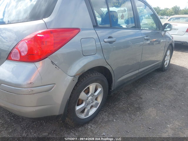 12703011 :رقم المزاد ، 3N1BC1CP8CK815724 vin ، 2012 Nissan Versa 1.8 S/1.8 Sl مزاد بيع