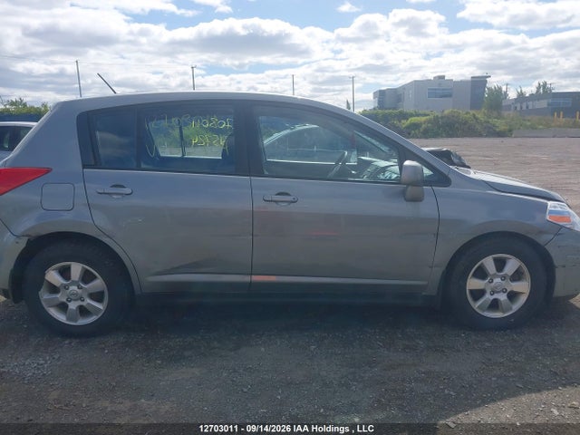 12703011 :رقم المزاد ، 3N1BC1CP8CK815724 vin ، 2012 Nissan Versa 1.8 S/1.8 Sl مزاد بيع