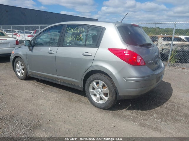 12703011 :رقم المزاد ، 3N1BC1CP8CK815724 vin ، 2012 Nissan Versa 1.8 S/1.8 Sl مزاد بيع
