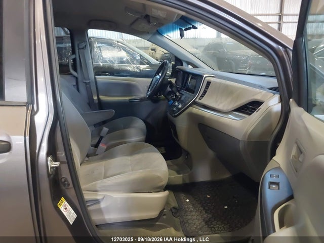 Продаж на аукціоні авто 2016 Toyota Sienna 7 Passenger, vin: 5TDZK3DC1GS695068, номер лоту: 12703025