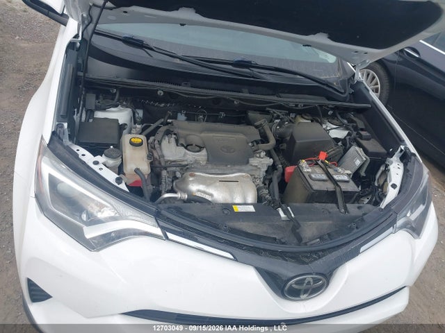 2T3BFREV8JW772534 Toyota RAV4 LE