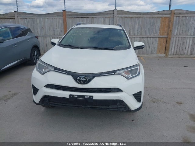 2T3BFREV8JW772534 Toyota RAV4 LE