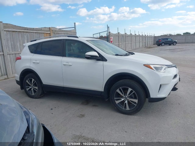 2T3BFREV8JW772534 Toyota RAV4 LE