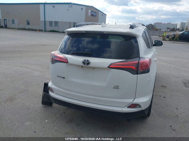 2T3BFREV8JW772534 Toyota RAV4 LE