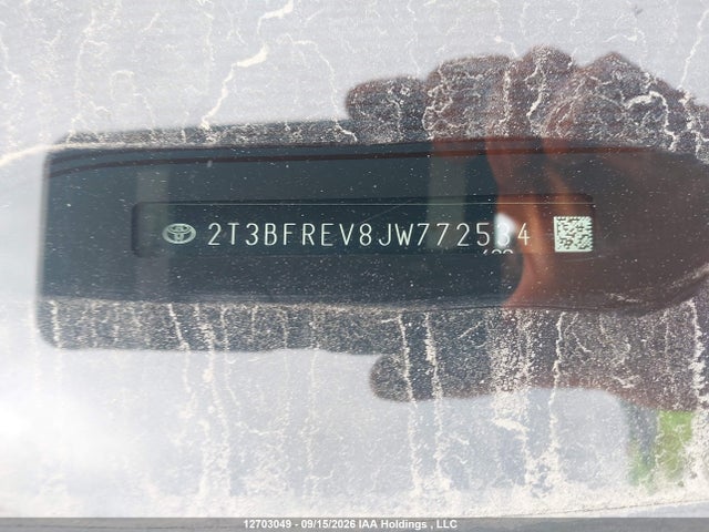 2T3BFREV8JW772534 Toyota RAV4 LE
