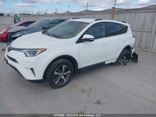 2T3BFREV8JW772534 Toyota RAV4 LE