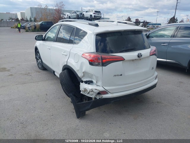 2T3BFREV8JW772534 Toyota RAV4 LE