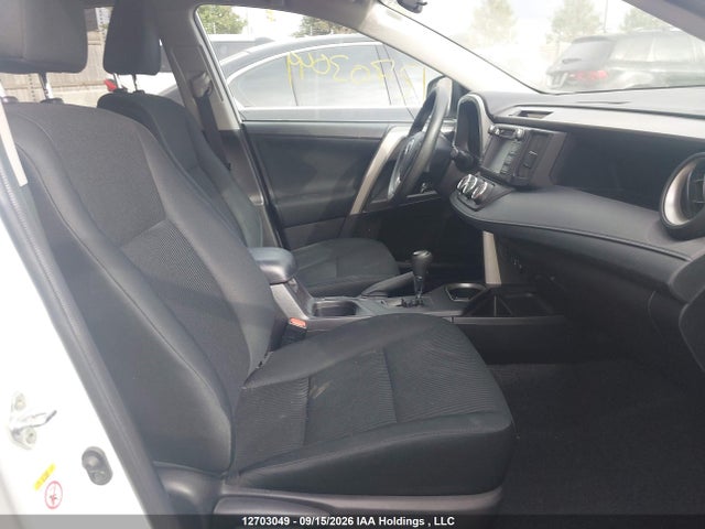 2T3BFREV8JW772534 Toyota RAV4 LE