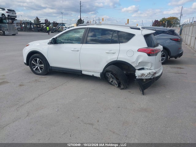 2T3BFREV8JW772534 Toyota RAV4 LE