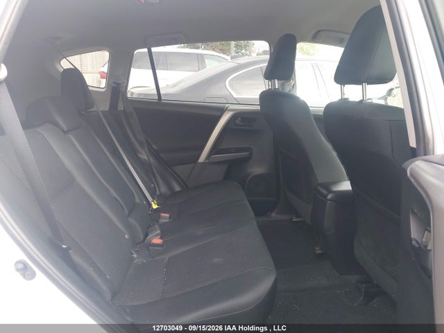 2T3BFREV8JW772534 Toyota RAV4 LE