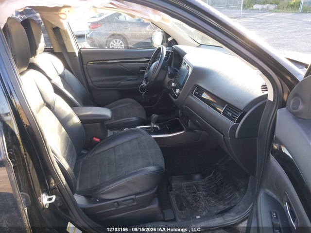 JA4AZ2A38LZ614562 Mitsubishi Outlander Es