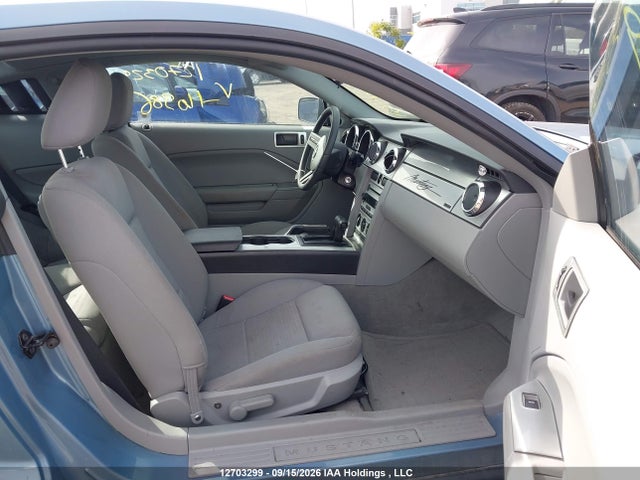 2005 Ford Mustang V6 მანქანა იყიდება აუქციონზე, vin: 1ZVFT80N255110986, აუქციონის ნომერი: 12703299