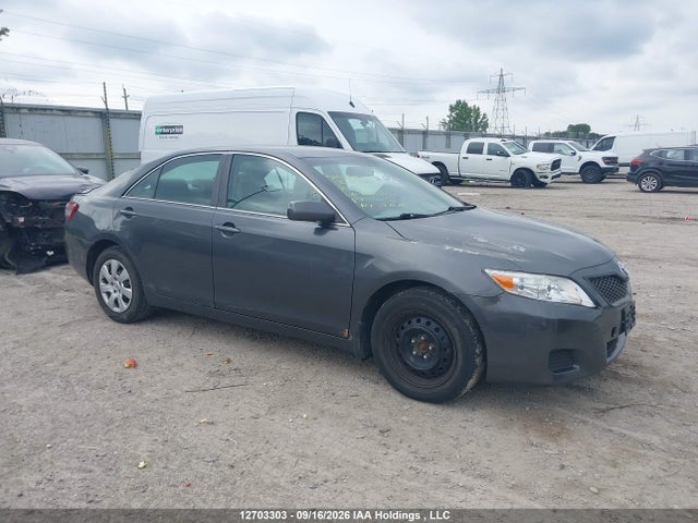 12703303 :رقم المزاد ، 4T1BF3EK0AU086533 vin ، 2010 Toyota Camry Le مزاد بيع