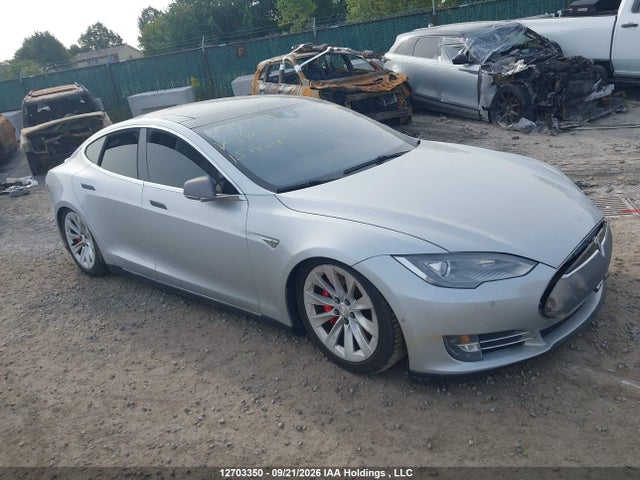 12703350 :رقم المزاد ، 5YJSA1H2XFFP70041 vin ، 2015 Tesla Model S 85d مزاد بيع