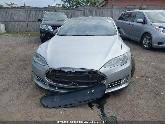 12703350 :رقم المزاد ، 5YJSA1H2XFFP70041 vin ، 2015 Tesla Model S 85d مزاد بيع