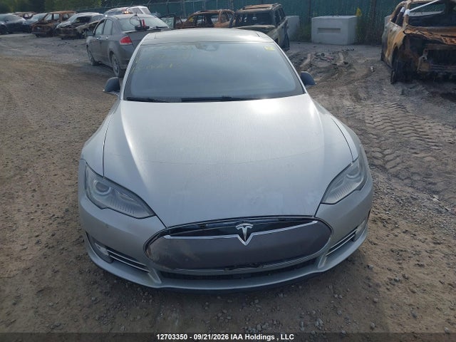 12703350 :رقم المزاد ، 5YJSA1H2XFFP70041 vin ، 2015 Tesla Model S 85d مزاد بيع