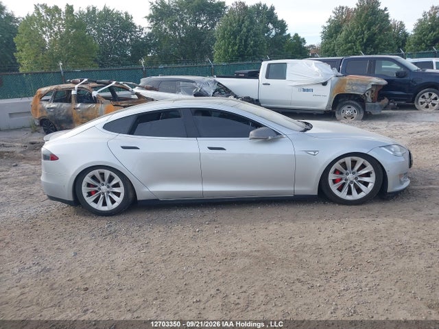 12703350 :رقم المزاد ، 5YJSA1H2XFFP70041 vin ، 2015 Tesla Model S 85d مزاد بيع