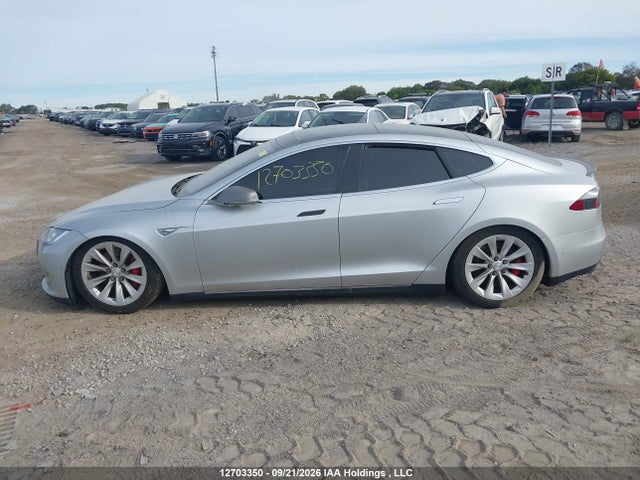 12703350 :رقم المزاد ، 5YJSA1H2XFFP70041 vin ، 2015 Tesla Model S 85d مزاد بيع