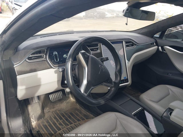 12703350 :رقم المزاد ، 5YJSA1H2XFFP70041 vin ، 2015 Tesla Model S 85d مزاد بيع